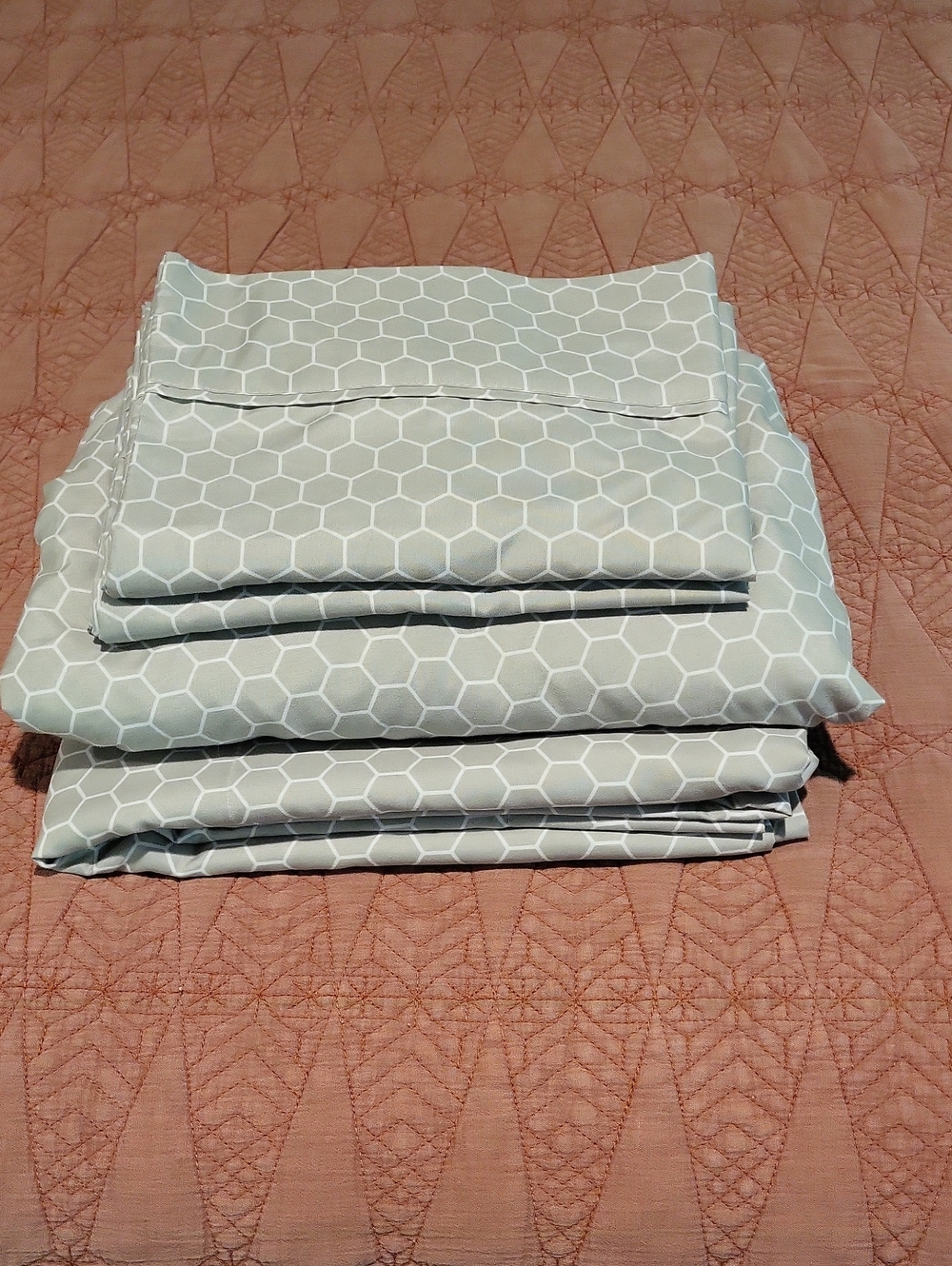Hexagon Pattern Light Gray Sheet Set - Home Bedding